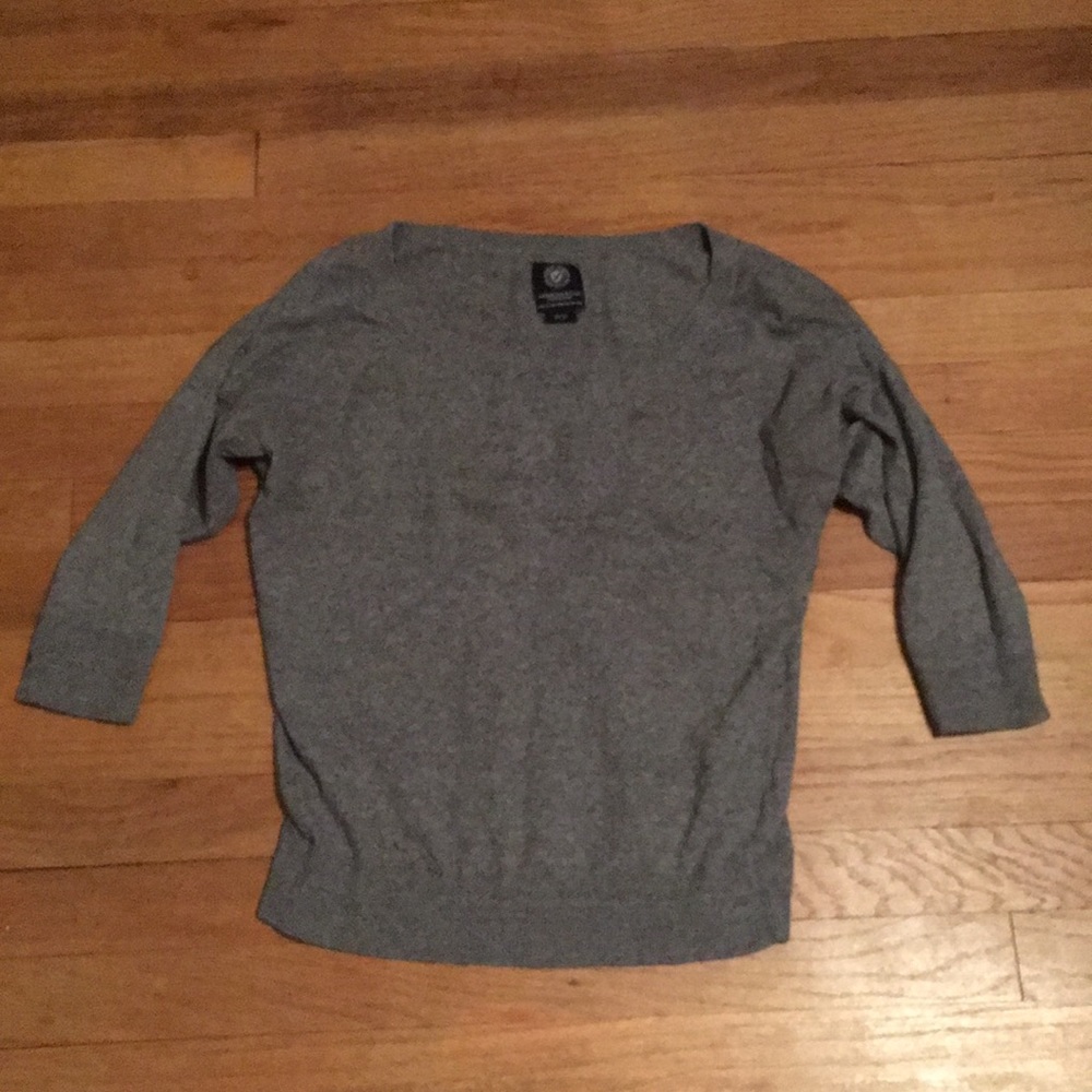 American Eagle 3/4 Sleeve Gray Shirt